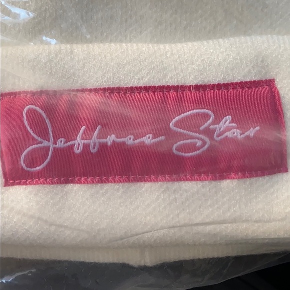 Jeffree star beanie - Picture 3 of 4